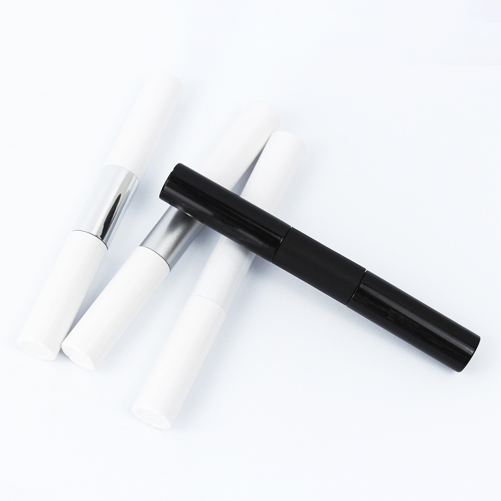Защо лепилото Lash Bond and Seal Lash Glue for Lash Clusters е задължително за вашата чанта за грим