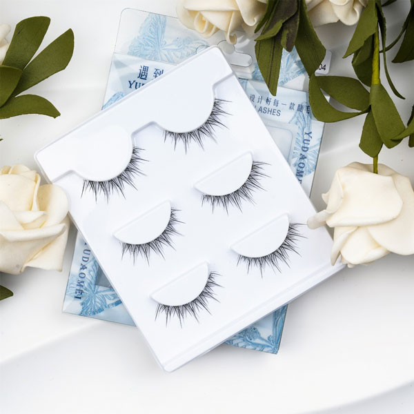 Постигнете перфектната аниме визия с Clear Band Manga Lashes